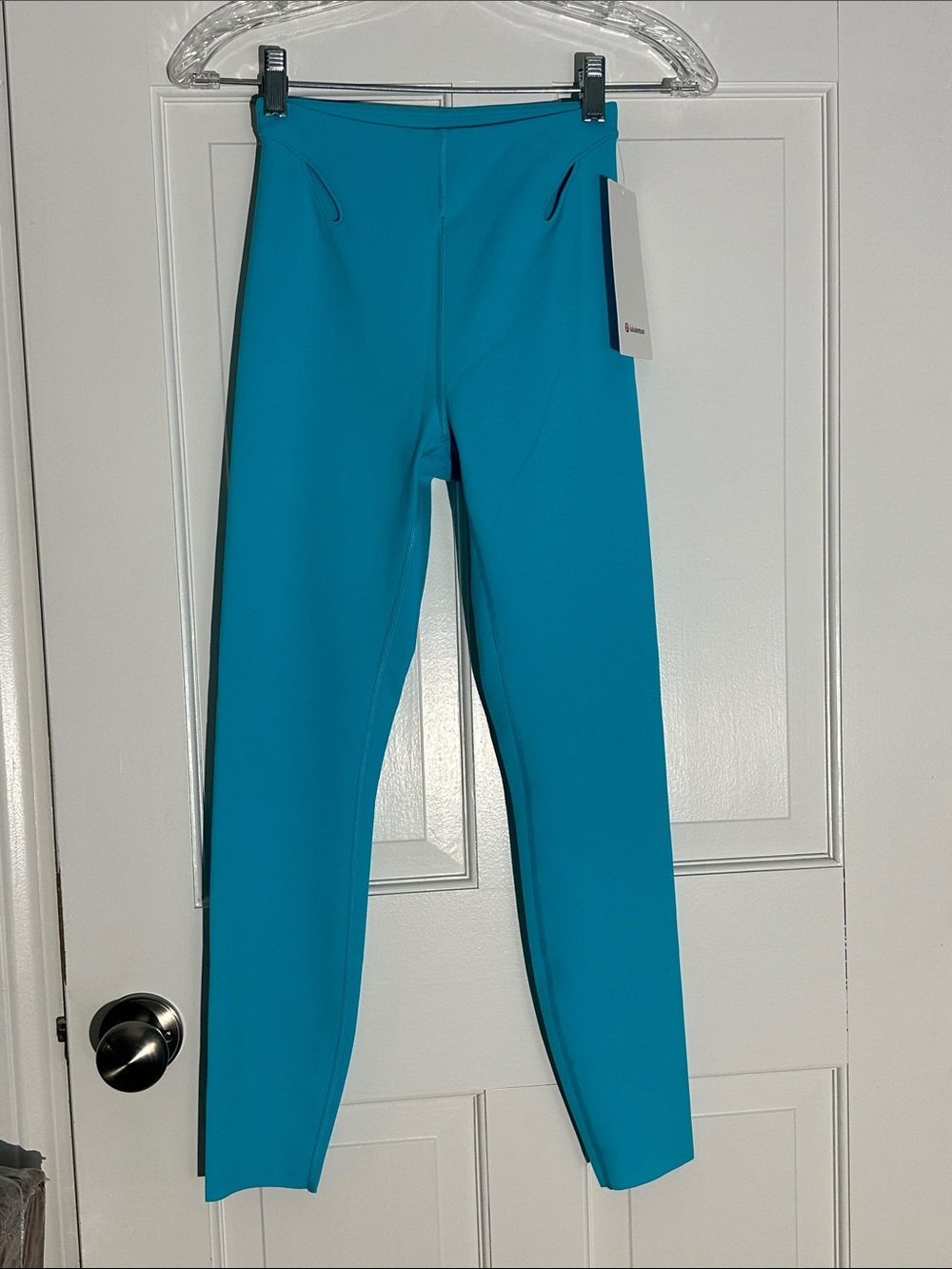 NWT Lululemon Cut Out High Rise 25” in Electric Turquoise Size 4